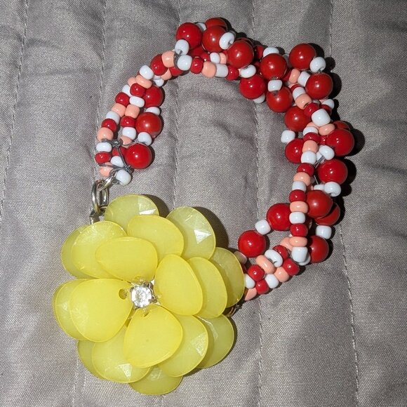 FREE with $10+ Bundle ~ Funky Beaded Bracelet with Oversized Flower 1390 - Picture 1 of 4